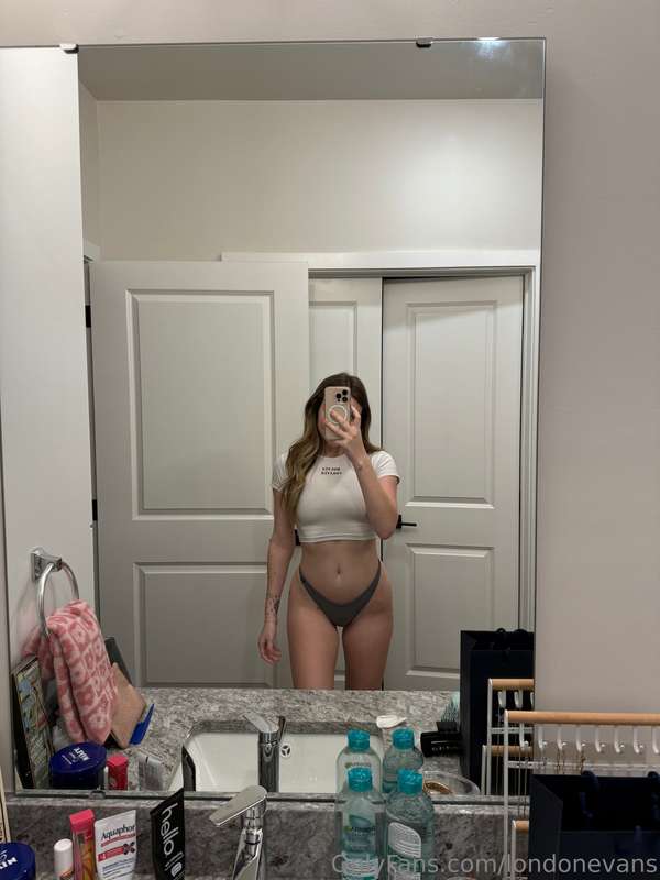 Thinking of doing a sexy photoshoot in this, thoughts? 💋