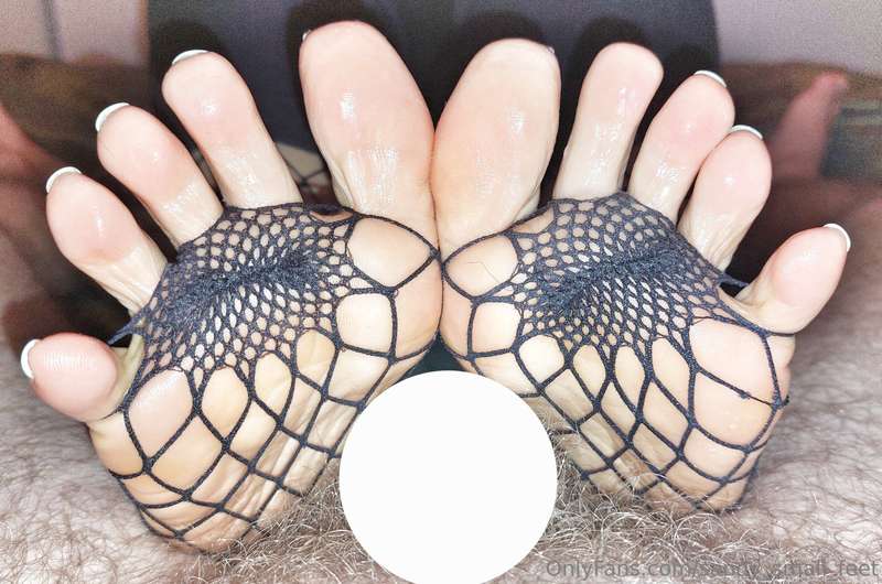 Chek your DM for new hand job/foot job video 😈🥰🥵