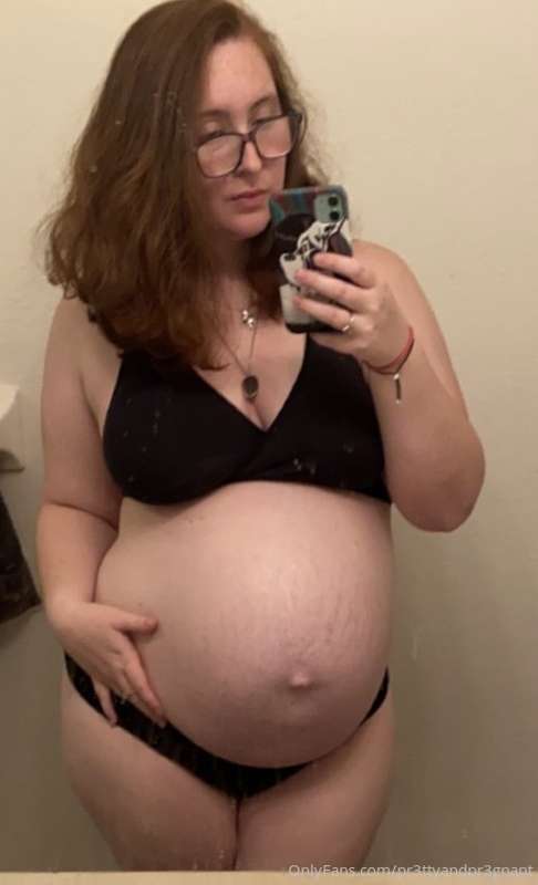 Dm me I take requests, let me satisfy your needs 😘💕