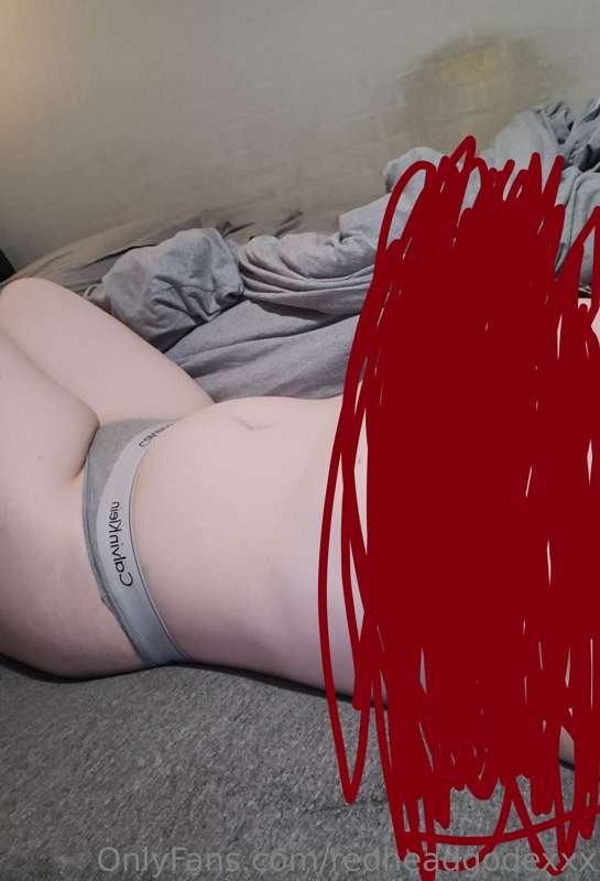 I'm horny and all alone in my bed on Valentinsday. Somebody ..