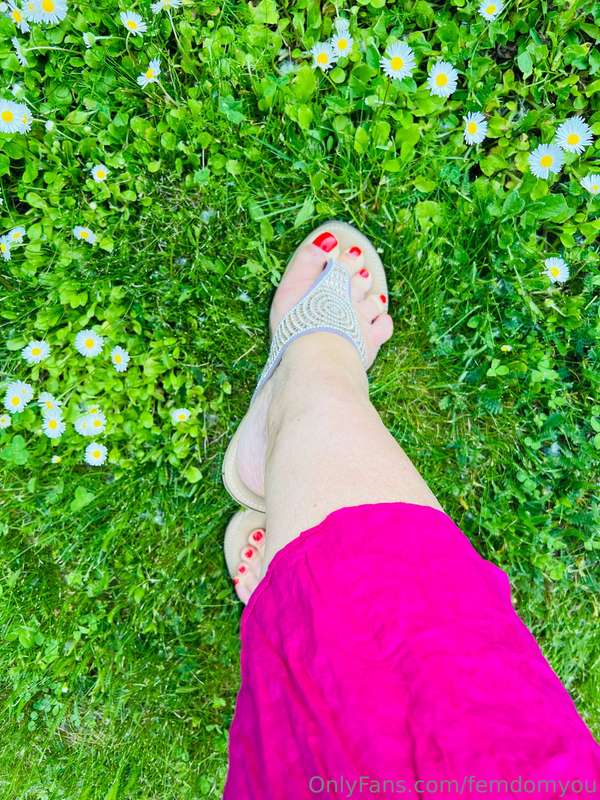 happy Toesday 👅 