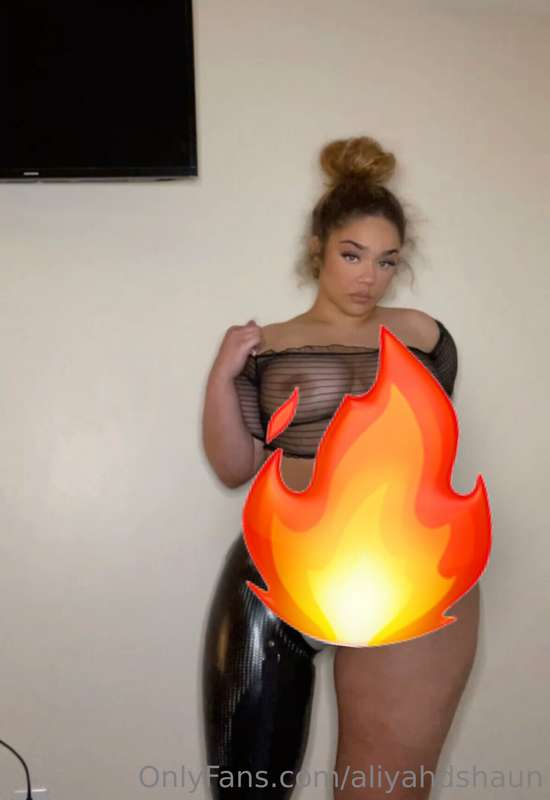 I took some new pics for youuuu 😘 cum see 🤤📸