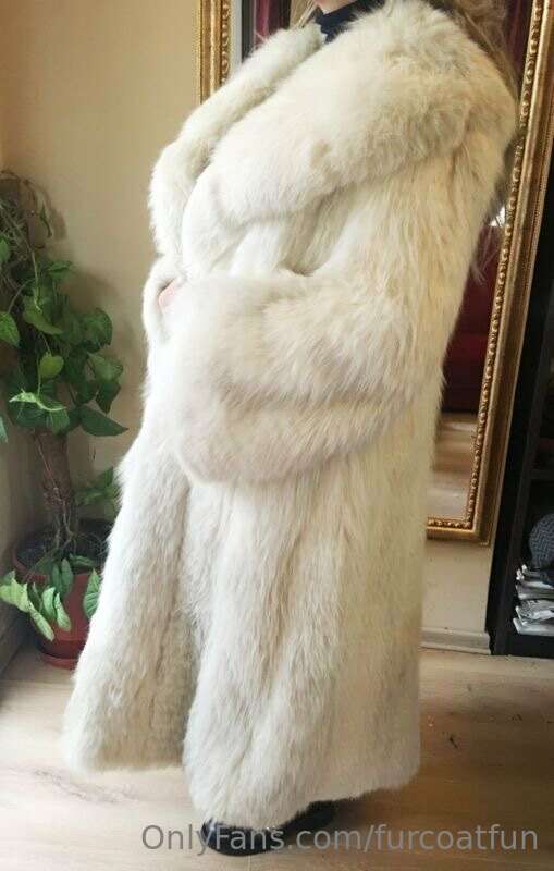 Want to be dominated by Fur Mommy? Reply to this post or DM ..
