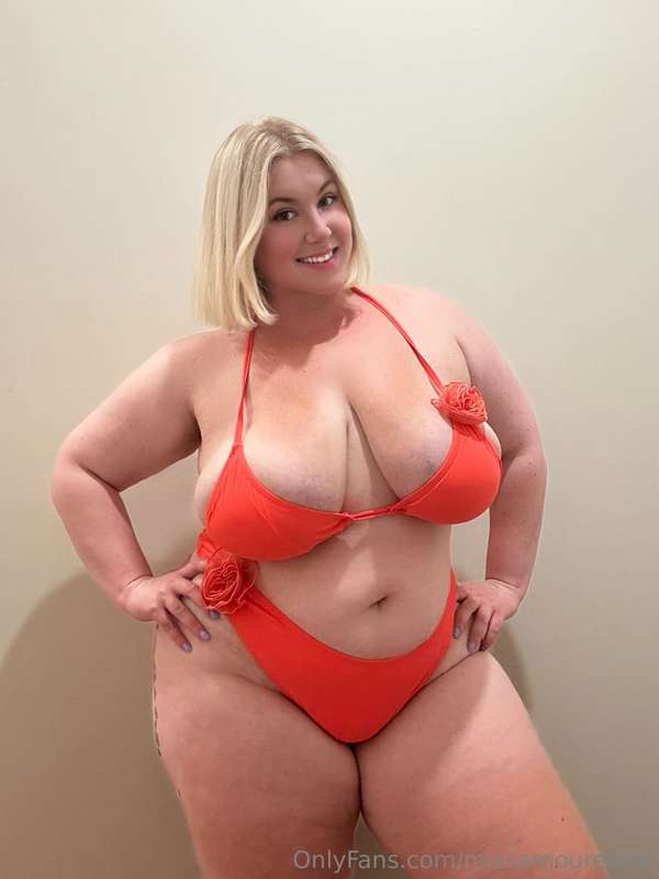 I can be your summer fling athttps://onlyfans.com/amouredela..