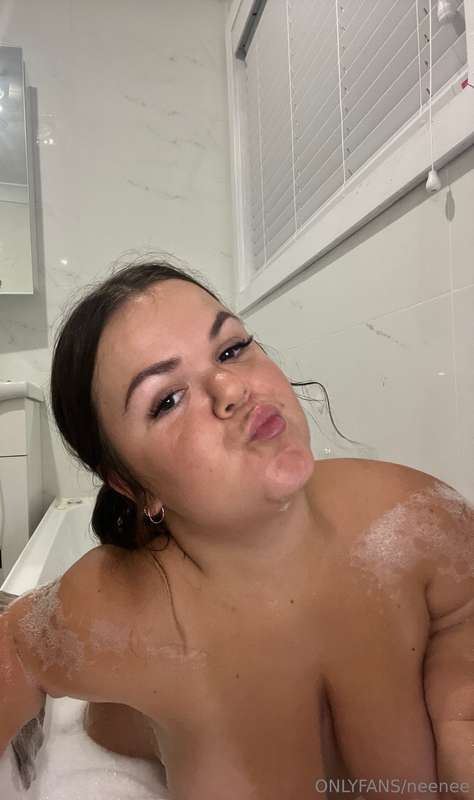 won’t you join me for some bubble bath fun? 💦🛁  *psstt..* ch..