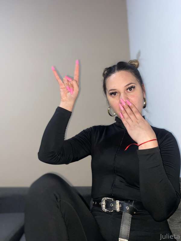 You deserve to be a cuckold because you don't know how to pl..