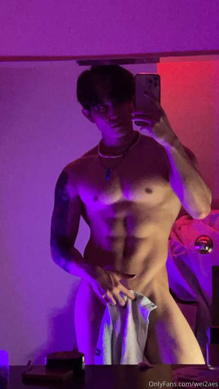 A few after shower selfies 😏 In the video you can see me onl..
