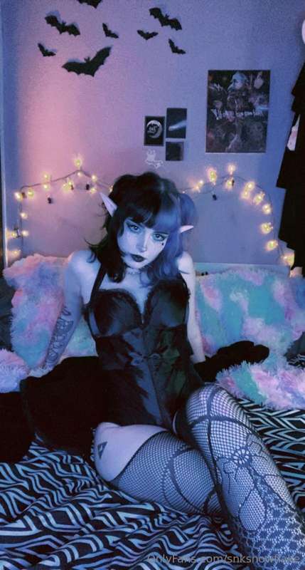 Hi guys! Do you already know my friend Misa?You should defin..