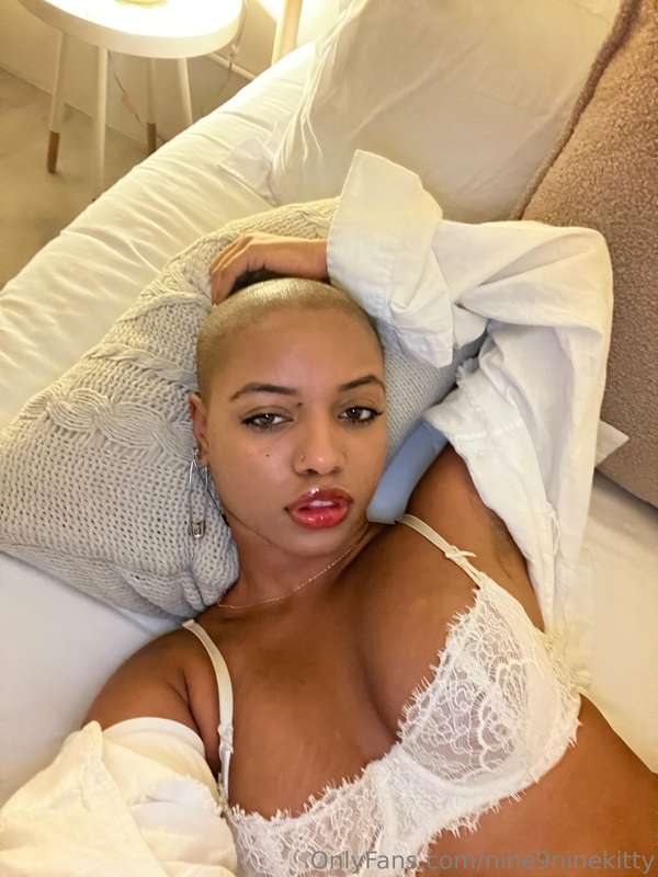 Thinking about how I can spoil you... what do you want to se..