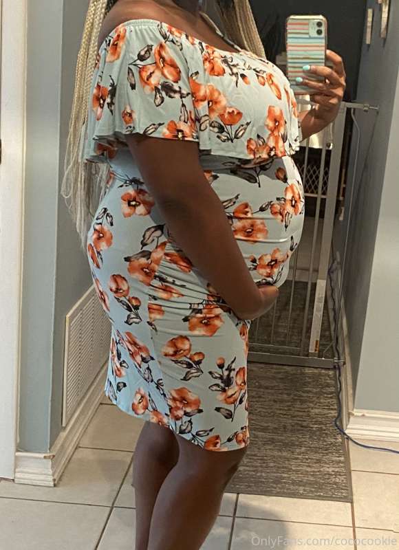 My bump is growing! 🤰🏾