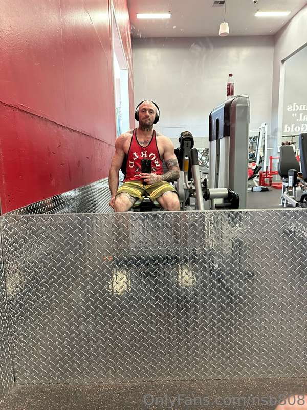 I could fuck and work out at the same time with this machine