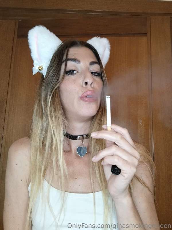 ginasmokingqueen image #0