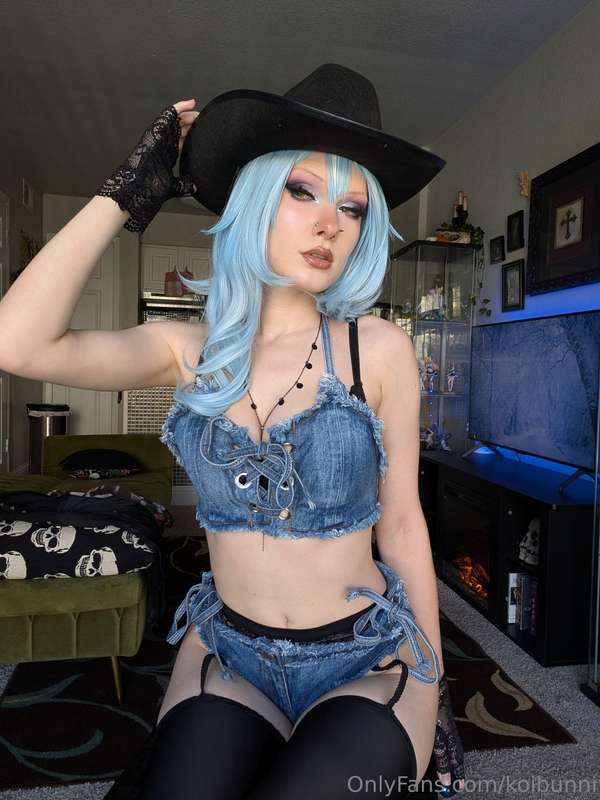 Aristocratic etiquette is all just for show 💙