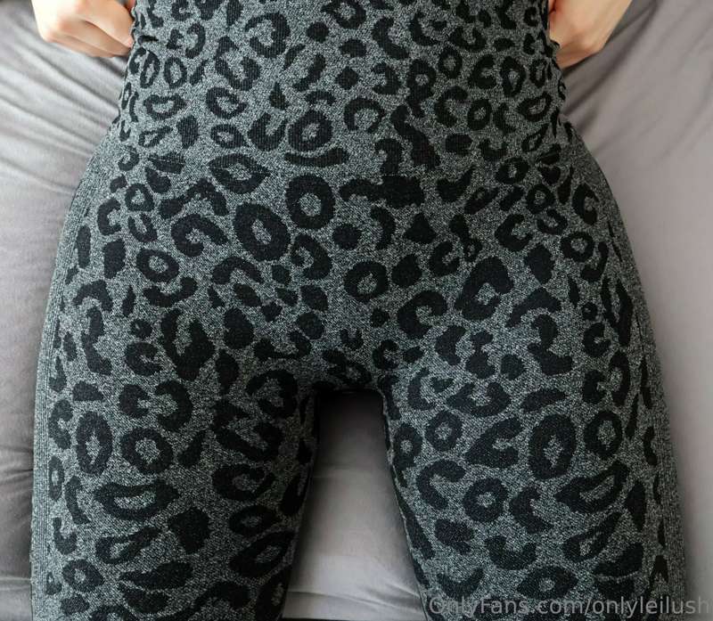 New leggings ❤️which view is better?