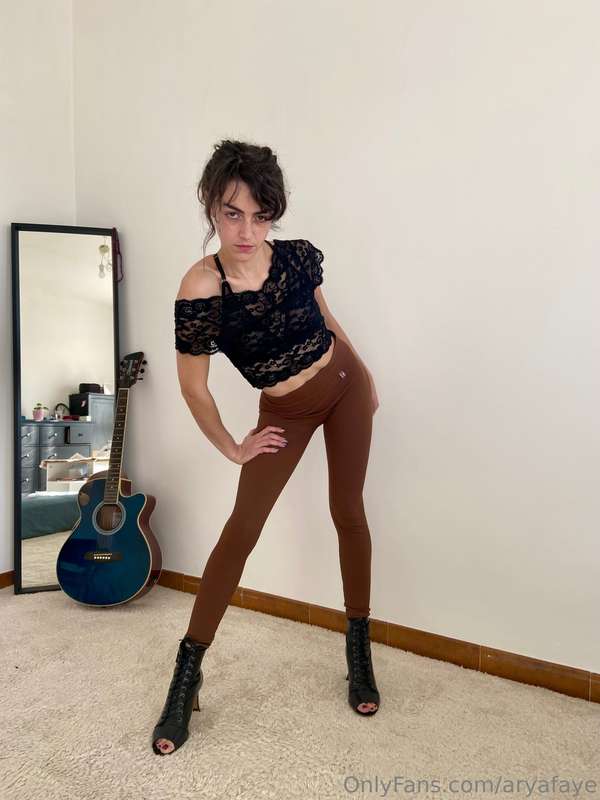 Getting everyday more comfortable in heels 😘