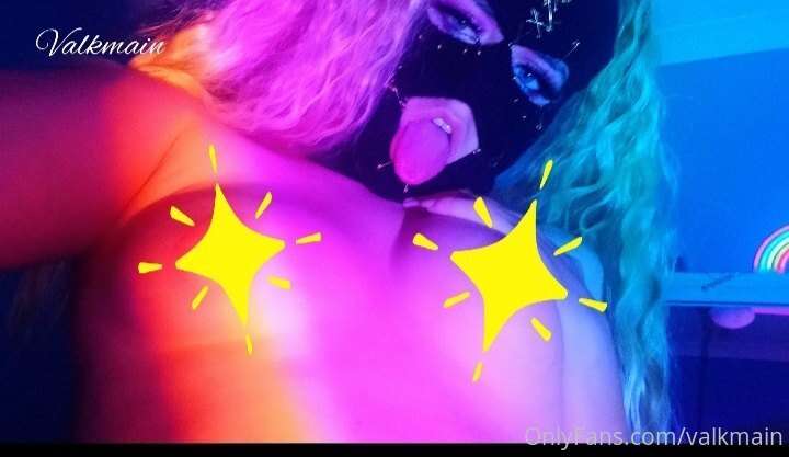 Gonna be Sending some photos of me licking my tittis under s..