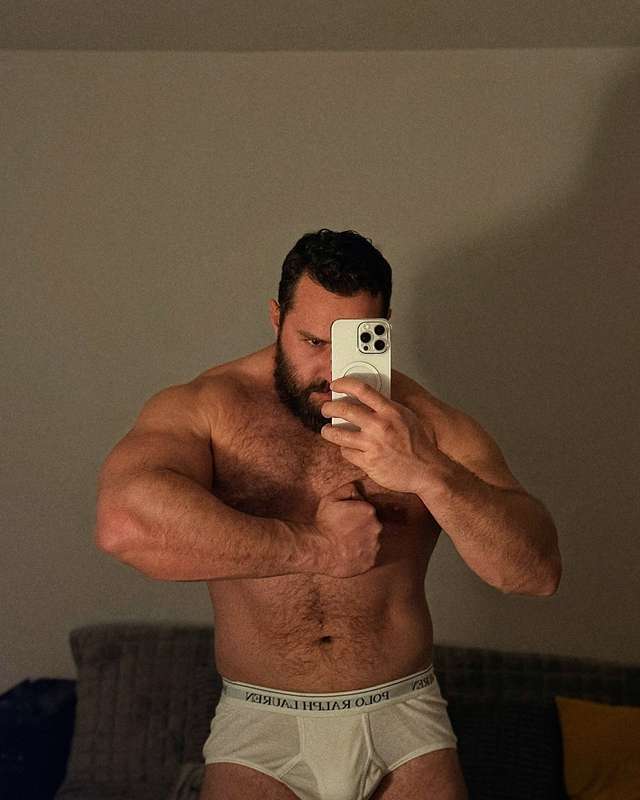 115kg / 255lbs and growing!Want to treat me? I like the Seri..