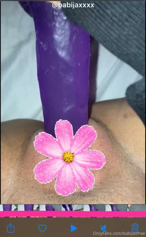 Big dildo stretching my wet pussy open until I cum 💦
