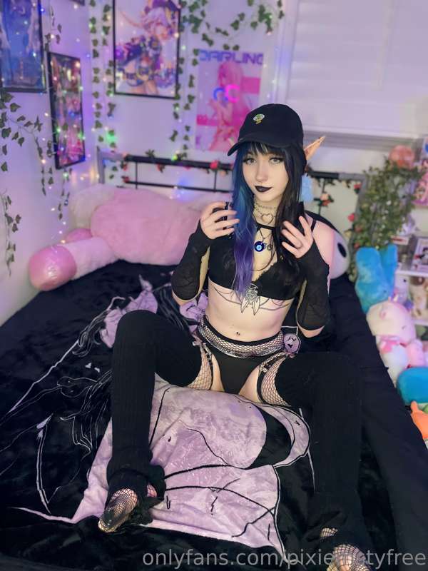 purchase to unlock a full nude and submissive elf girl showi..
