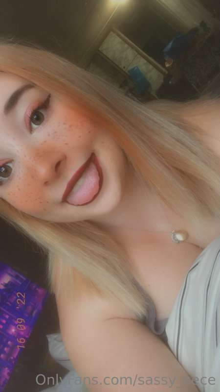 Debating if I should change my hair colour again or stay blo..