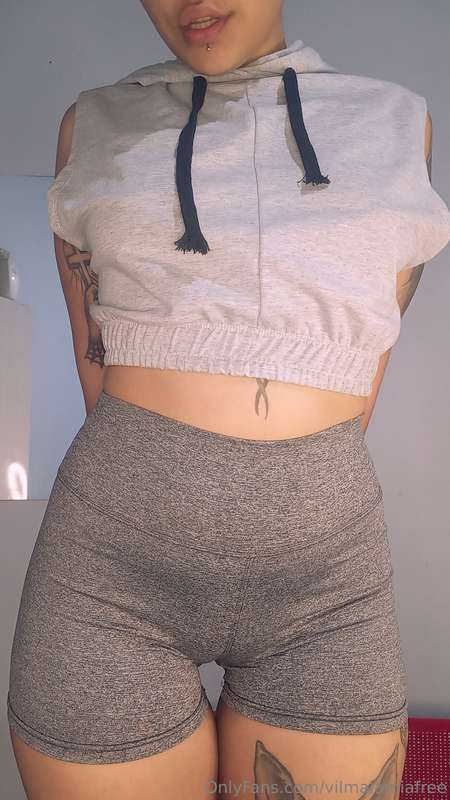 I posted a new pack with camel toe in shorts leggins on my V..