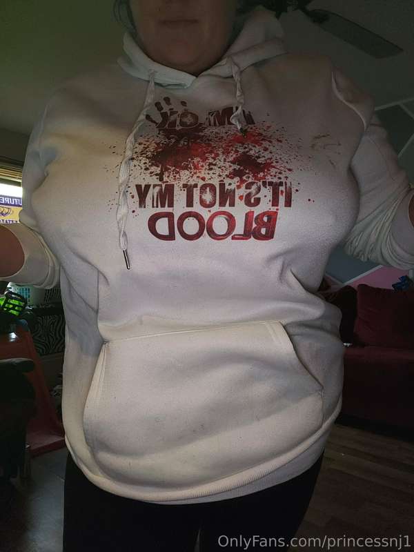 Nipples so hard they even peek 👀 through the sweatshirt toda..