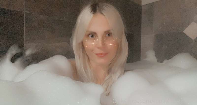 mollyrosemoon image #0