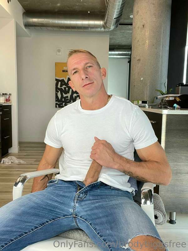 Currently sexting in my VIP page 📲Sext me now 👉 @brodybiggsv..