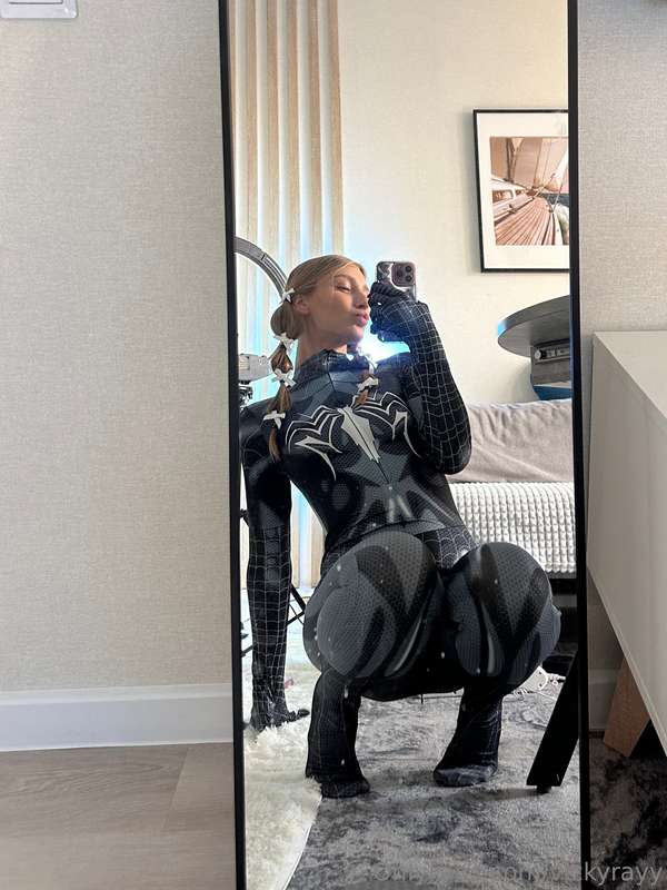 Are you sure you can handle this sexy cutie?🕷️