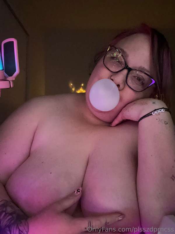 Djing while topless! 🤫