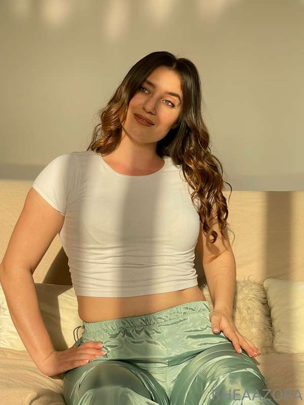 Lips of honey, eyes of fire. ✨

Don't miss out on MY BIGGEST..