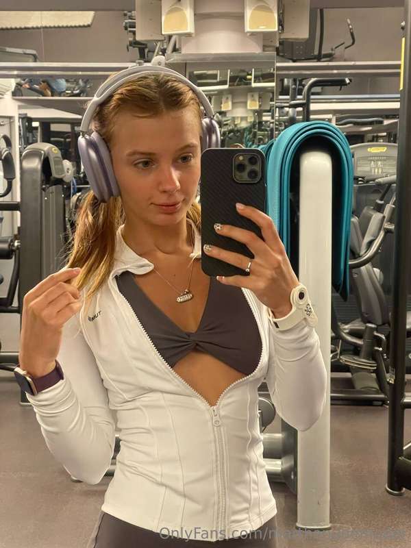 A sports girl trains to have a beautiful and fit body 🤭