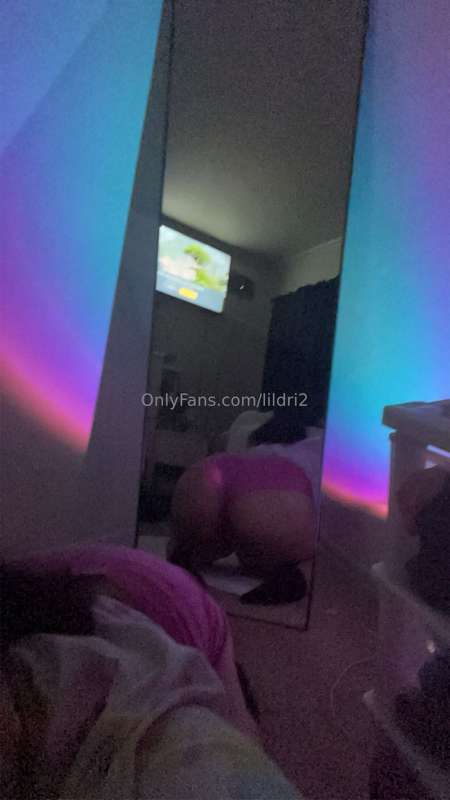 Imagine this fat ass on ur face 😘