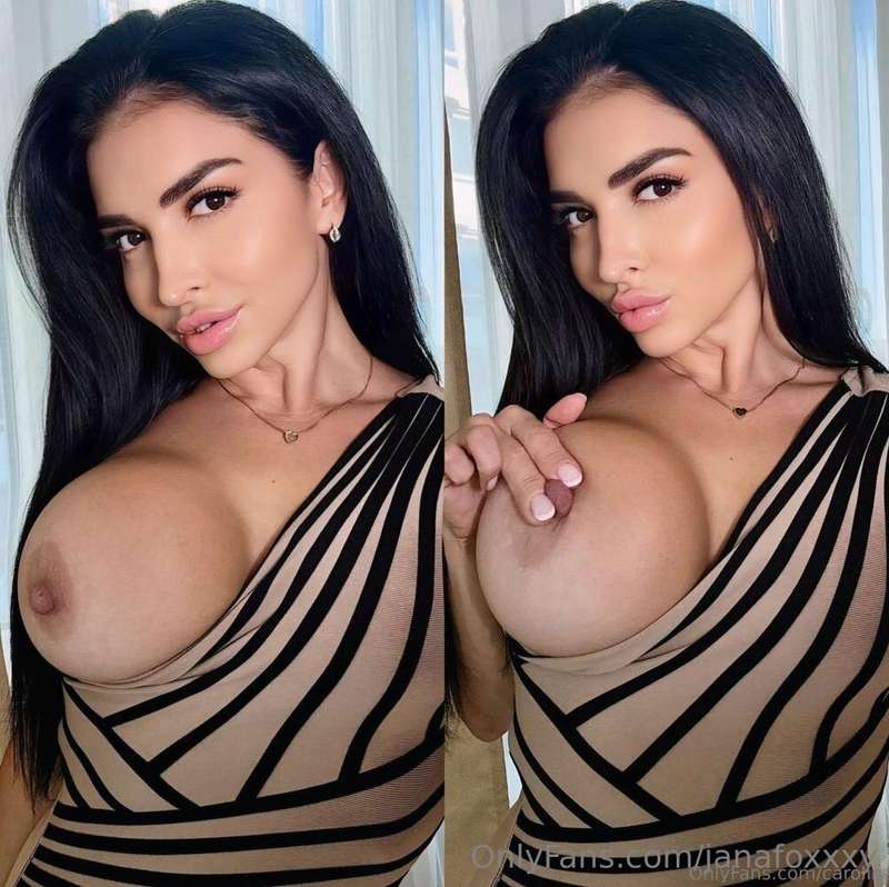 PLAYFUL BRUNETTE WITH BIG TITS @carolinaexy 🍒🥵😍 SHE'S SO CUT..