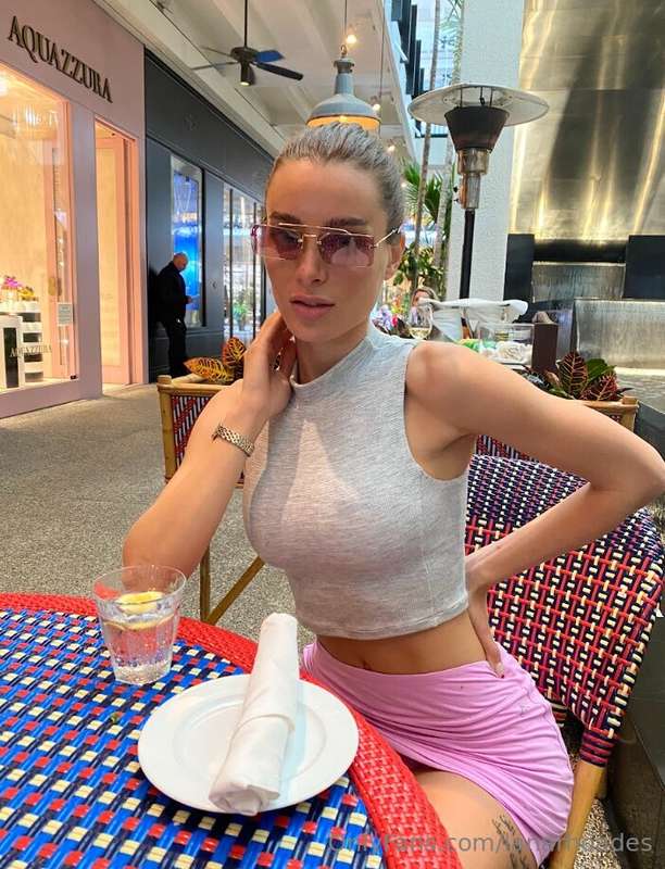 Foto 384 de Lana Rhoades en Tocromo