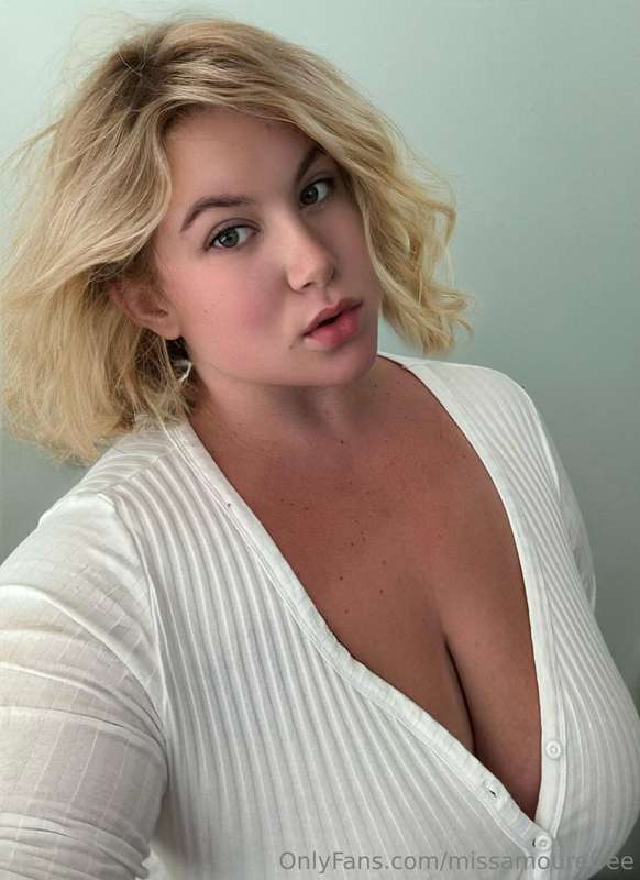 Come over to my and undress me athttps://onlyfans.com/amoure..