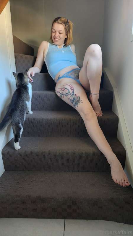 Can't be a hoe with my cat in the picture 😝