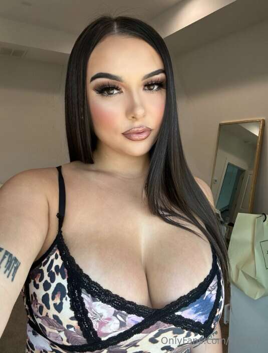 Tell me u like my tits @kileylynn_ 
