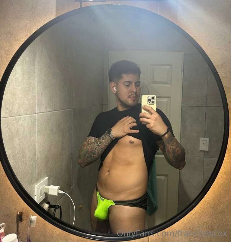 GOOD START OF THE WEEK, HONEY! 🥰I leave you this sexy photo ..