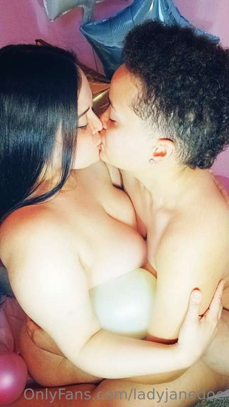 Kiss for the bday girl 💋