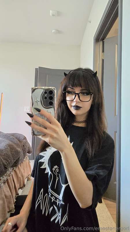 Hi! 🖤