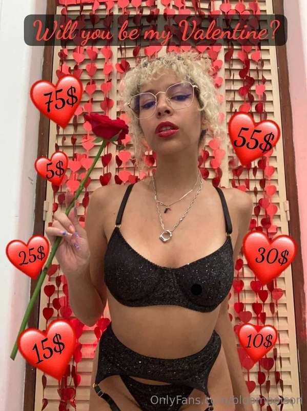 Will you be my valentine? 💋
Tip me for a surprise V-Day bund..