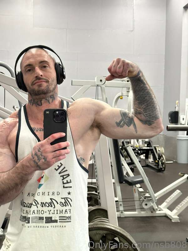 Getting ready to shoot some content but always need my pump ..