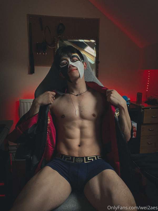 BJ Alex robe shoot 😏