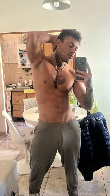 Everyday I wake up with my 🍆 like this but there is no one t..