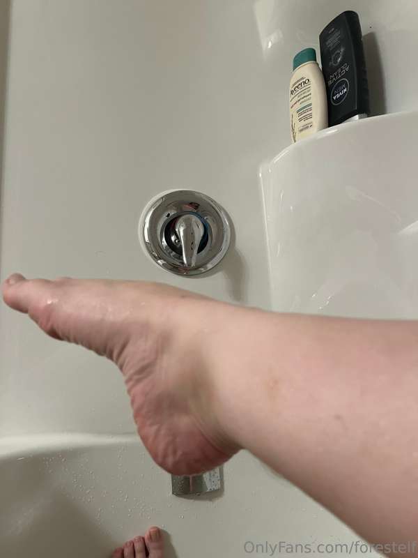 I love when my legs are smooth and fresh shaved and my feet ..