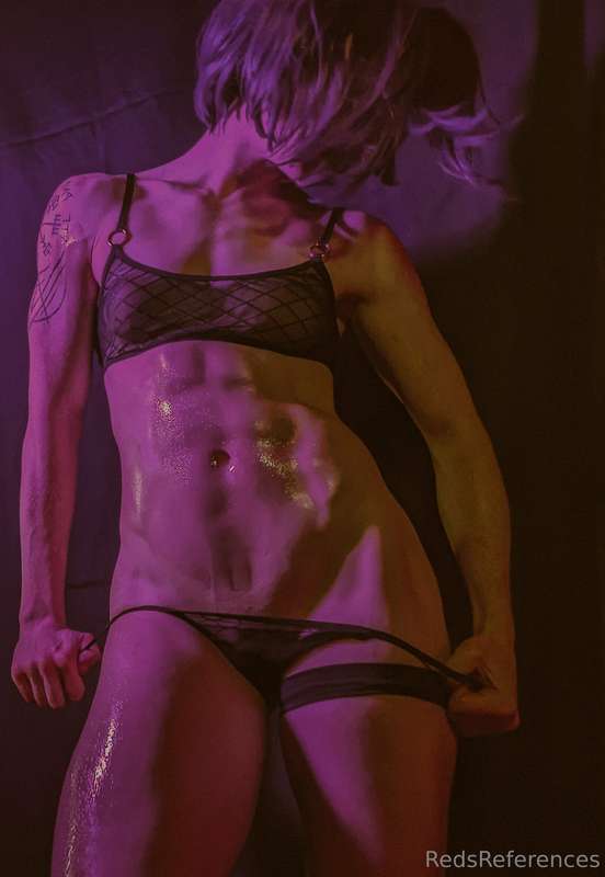 Watch Raven STRIP and FLEX while covered in slick oil 💦🍑💪 Ha..