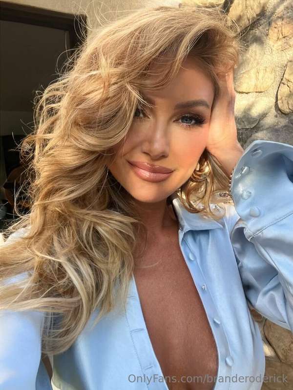 tell me what kind of content you want more of... 💋