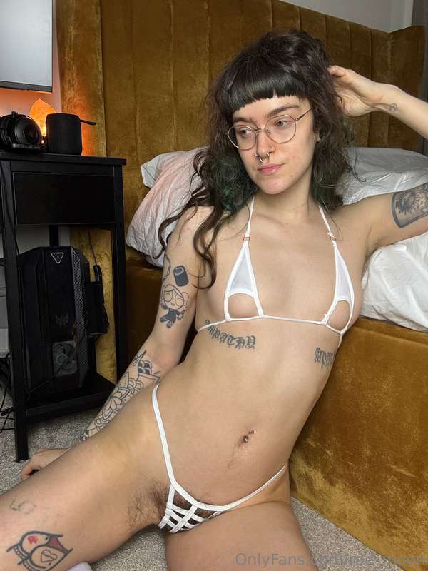 I dig the no makeup, fringe + glasses look on me 