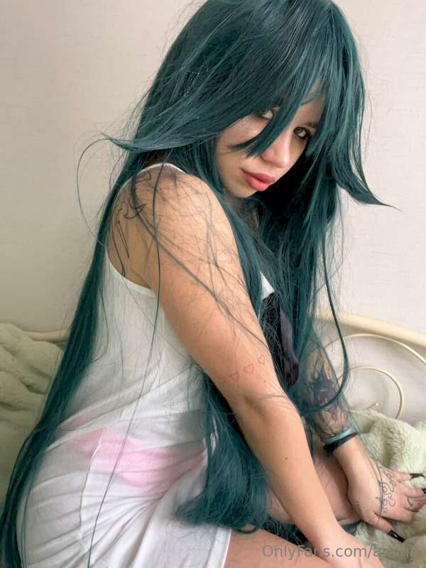 💗 This demure @liki_blue waiting to be seduced 😍 Get pussy w..